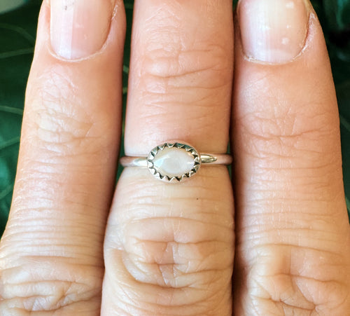 Mother of Pearl Ring - Size 6