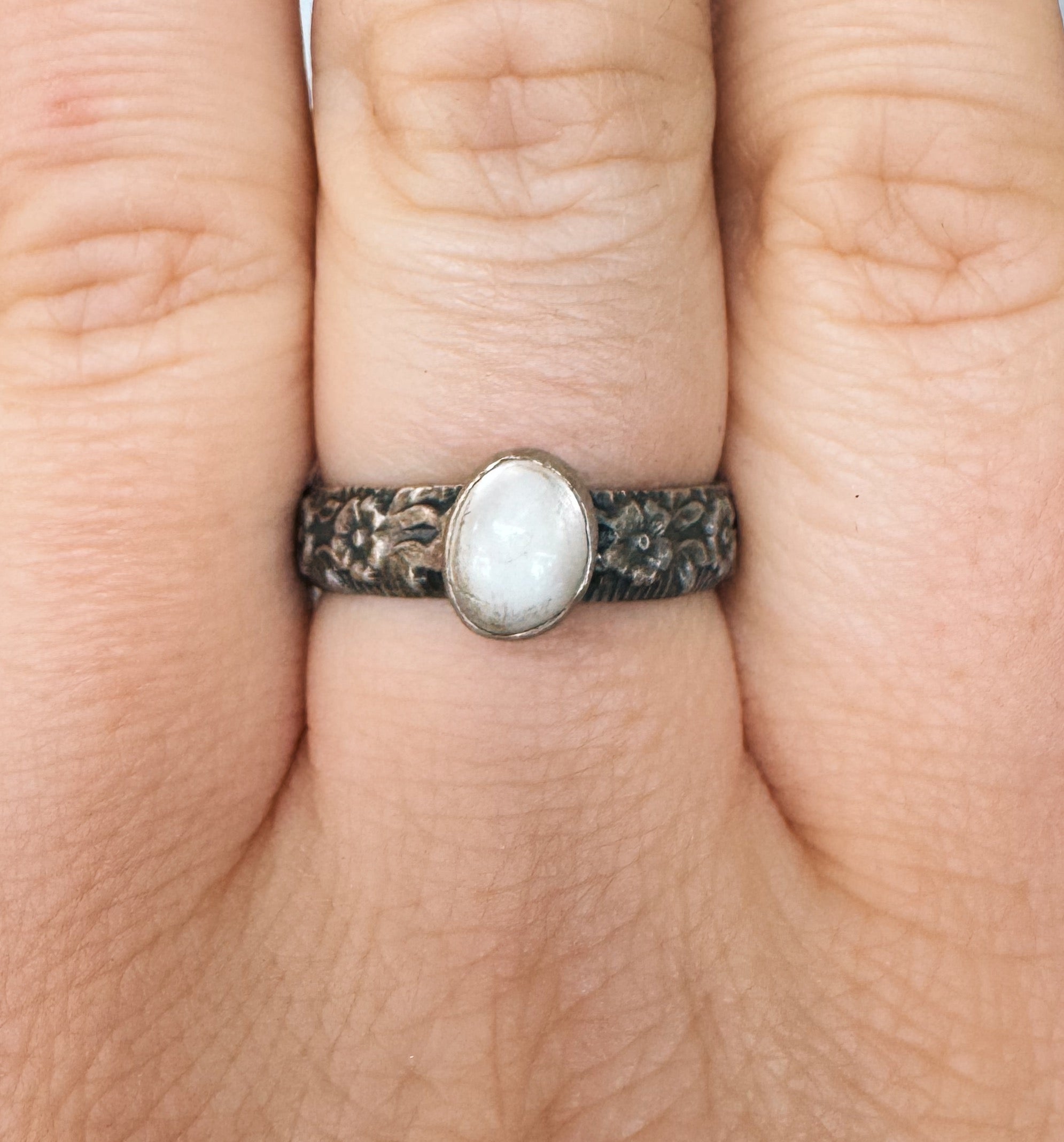 Mother of Pearl Ring - Size 9.25