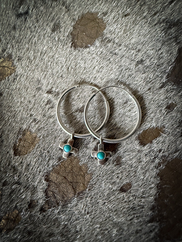 Kingman Tiny Cross Hoop