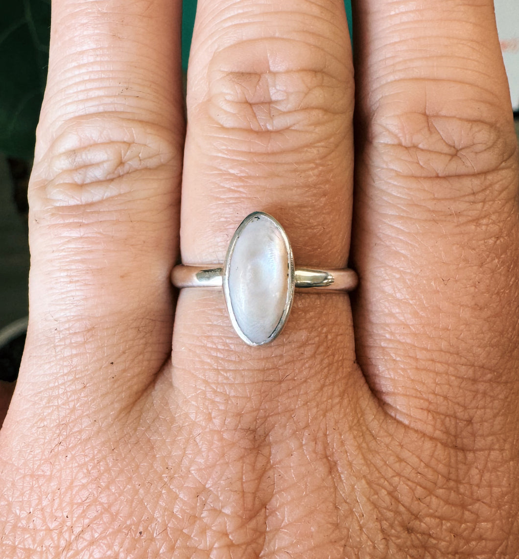 Mother of Pearl Ring - Size 10
